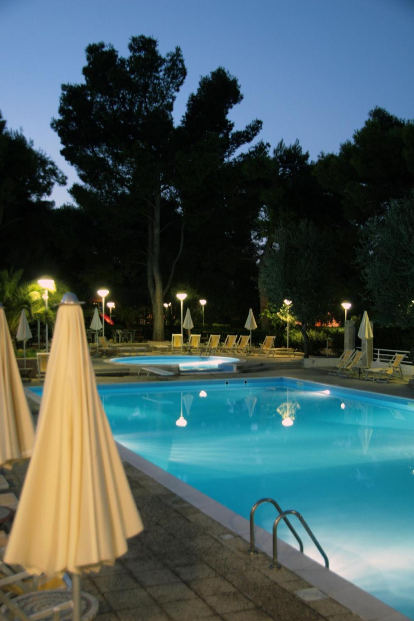 Villaggio Turistico Residence Delfino Vieste Exterior photo
