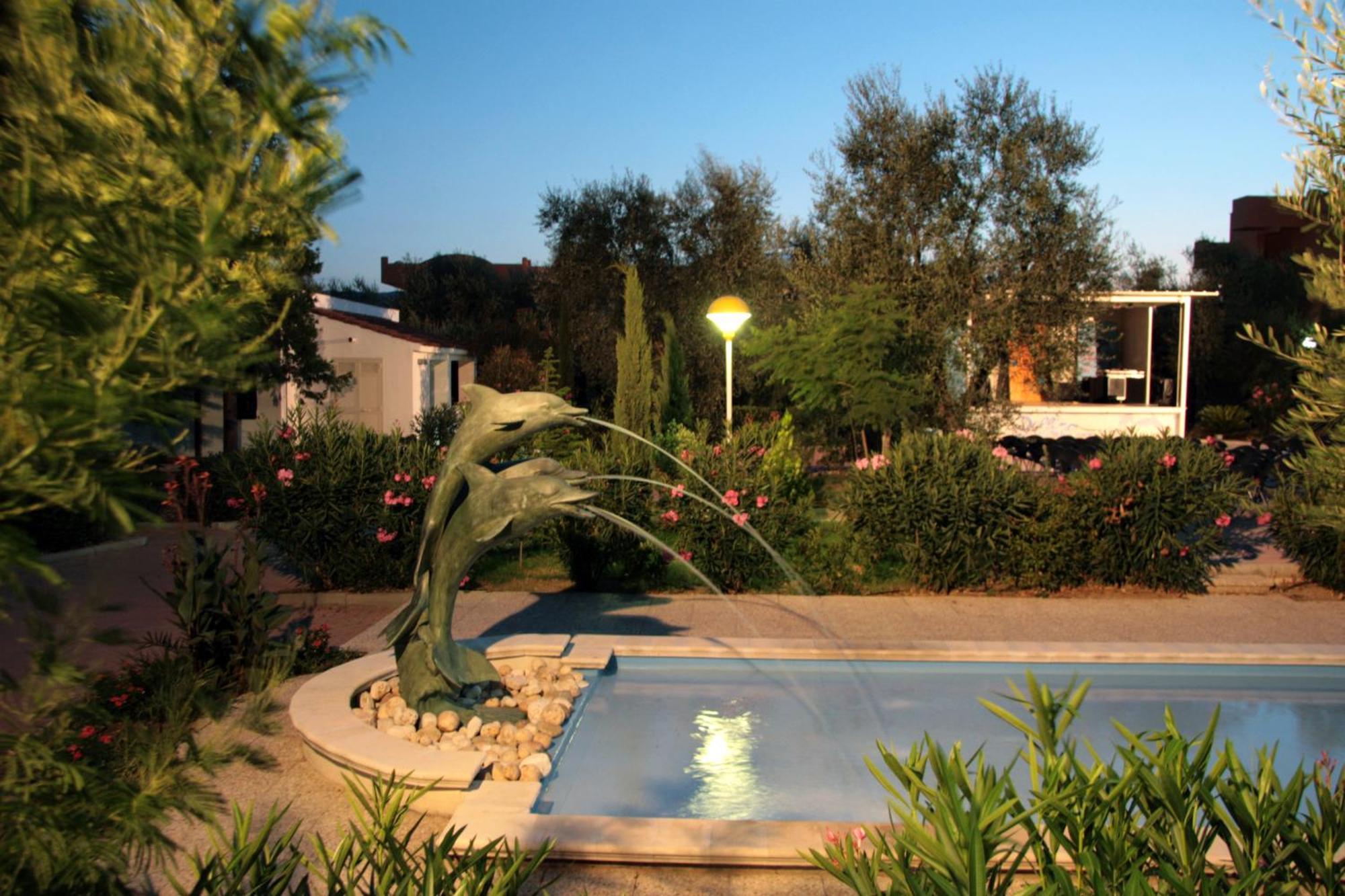 Villaggio Turistico Residence Delfino Vieste Exterior photo