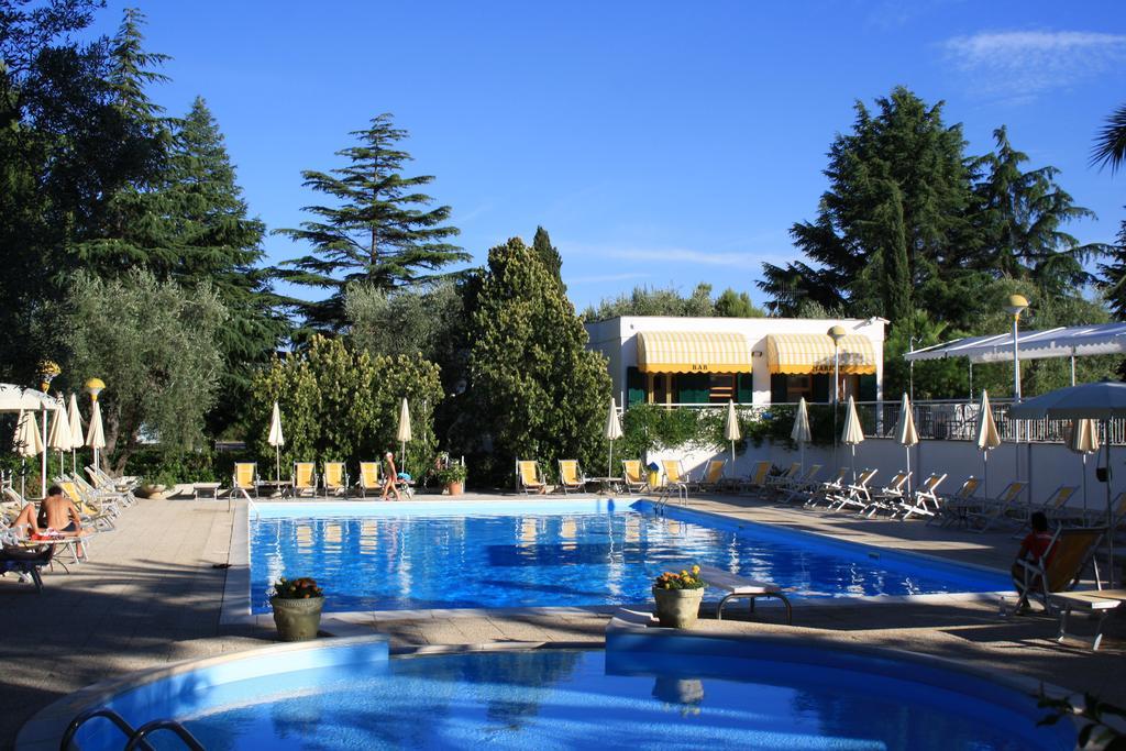Villaggio Turistico Residence Delfino Vieste Exterior photo