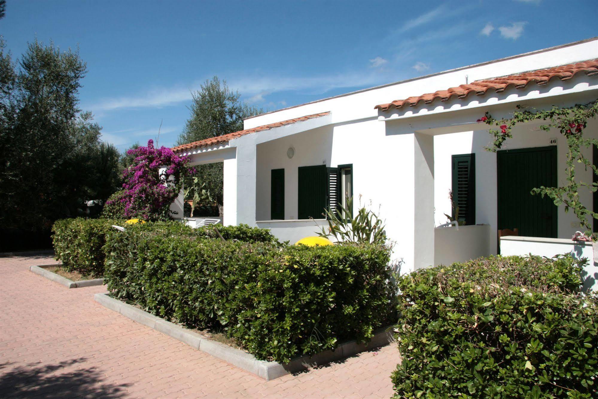 Villaggio Turistico Residence Delfino Vieste Exterior photo