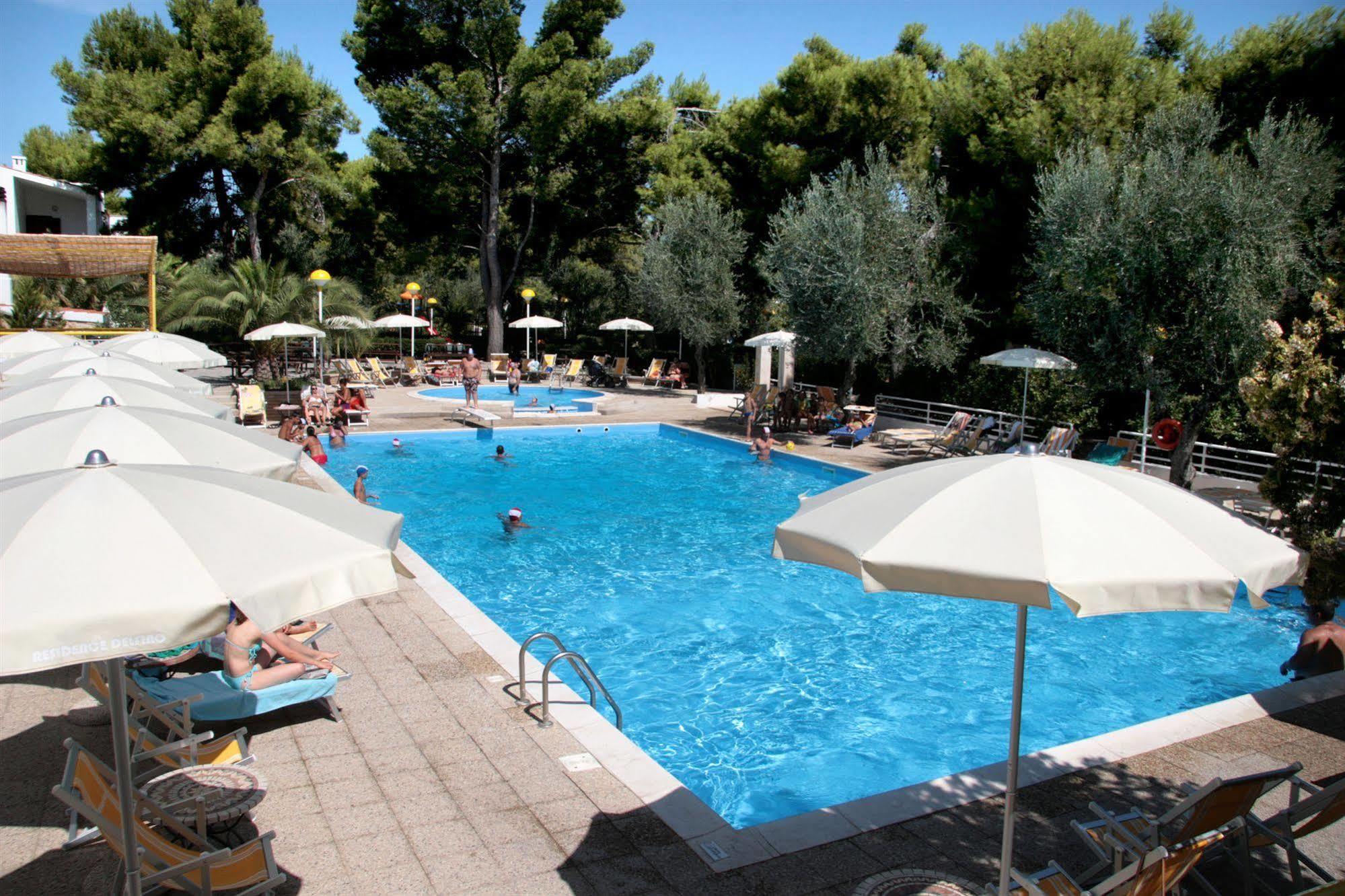 Villaggio Turistico Residence Delfino Vieste Exterior photo