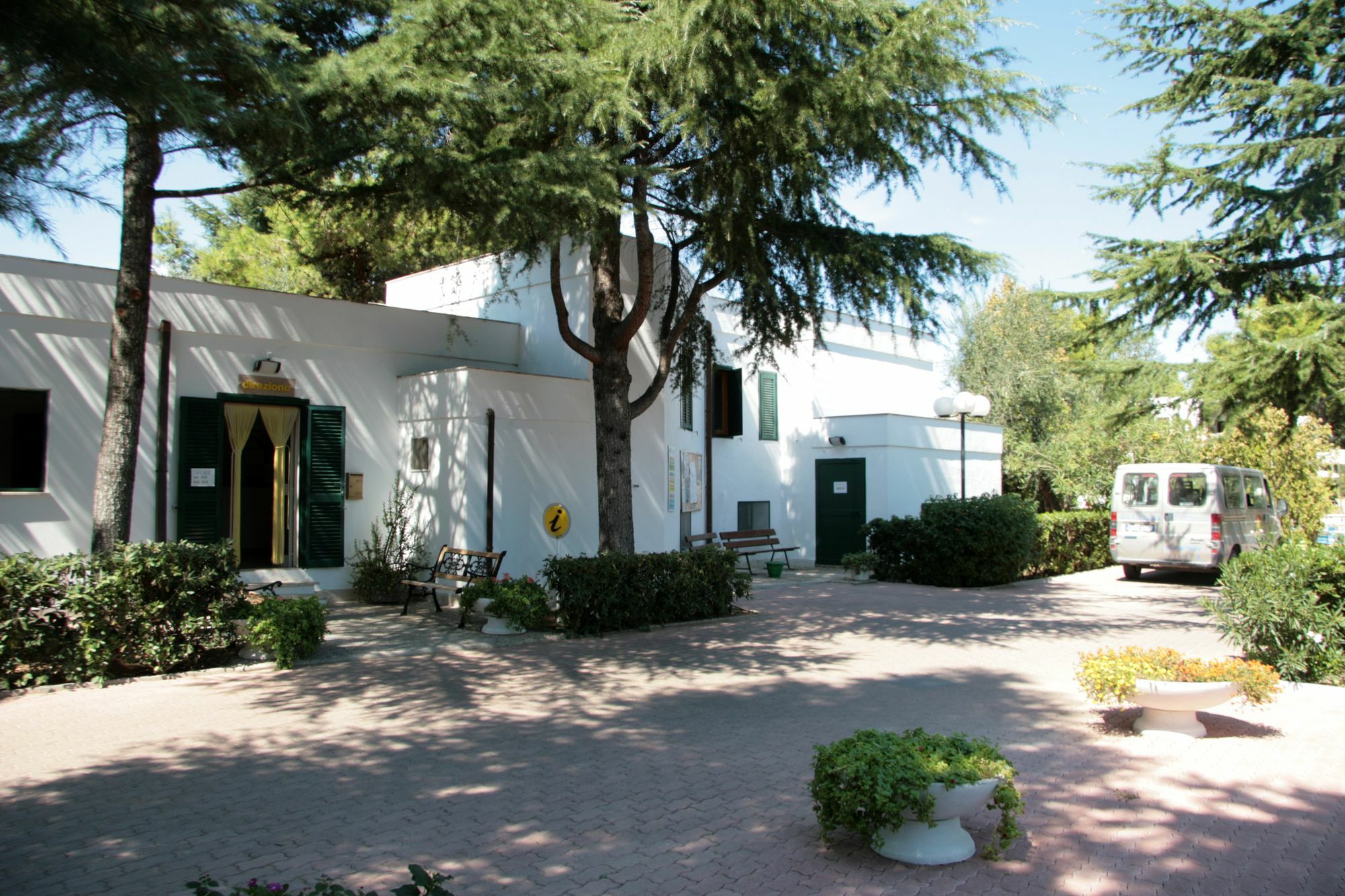 Villaggio Turistico Residence Delfino Vieste Exterior photo